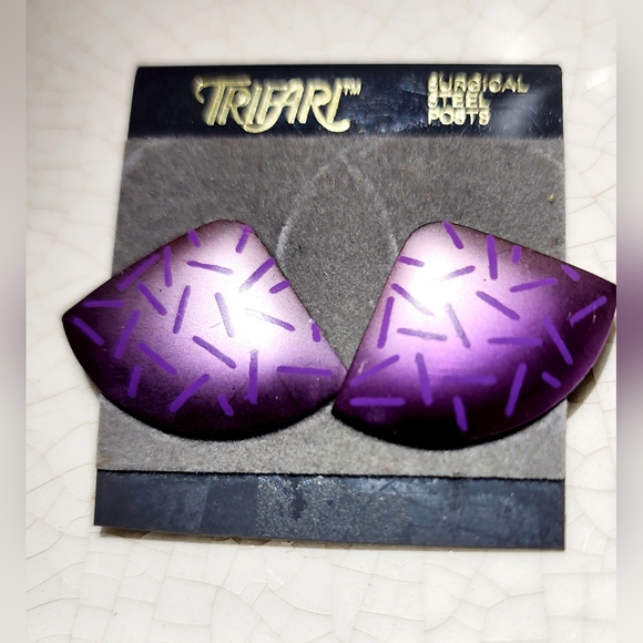 90s Trifari purple geometric iridescent surgical steel posts earrings - Picture 5 of 5